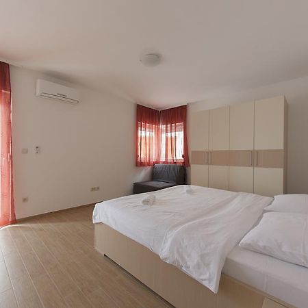 Apartments Villa Klara Baška Voda Eksteriør billede