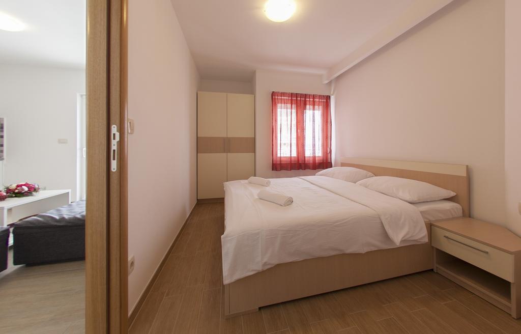 Apartments Villa Klara Baška Voda Eksteriør billede