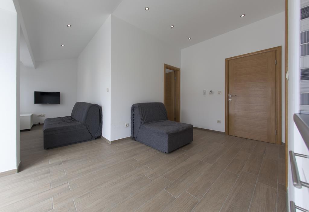 Apartments Villa Klara Baška Voda Eksteriør billede