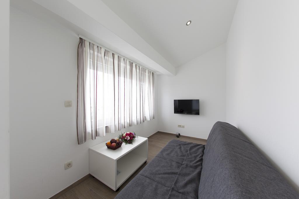 Apartments Villa Klara Baška Voda Eksteriør billede