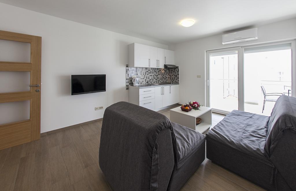 Apartments Villa Klara Baška Voda Eksteriør billede