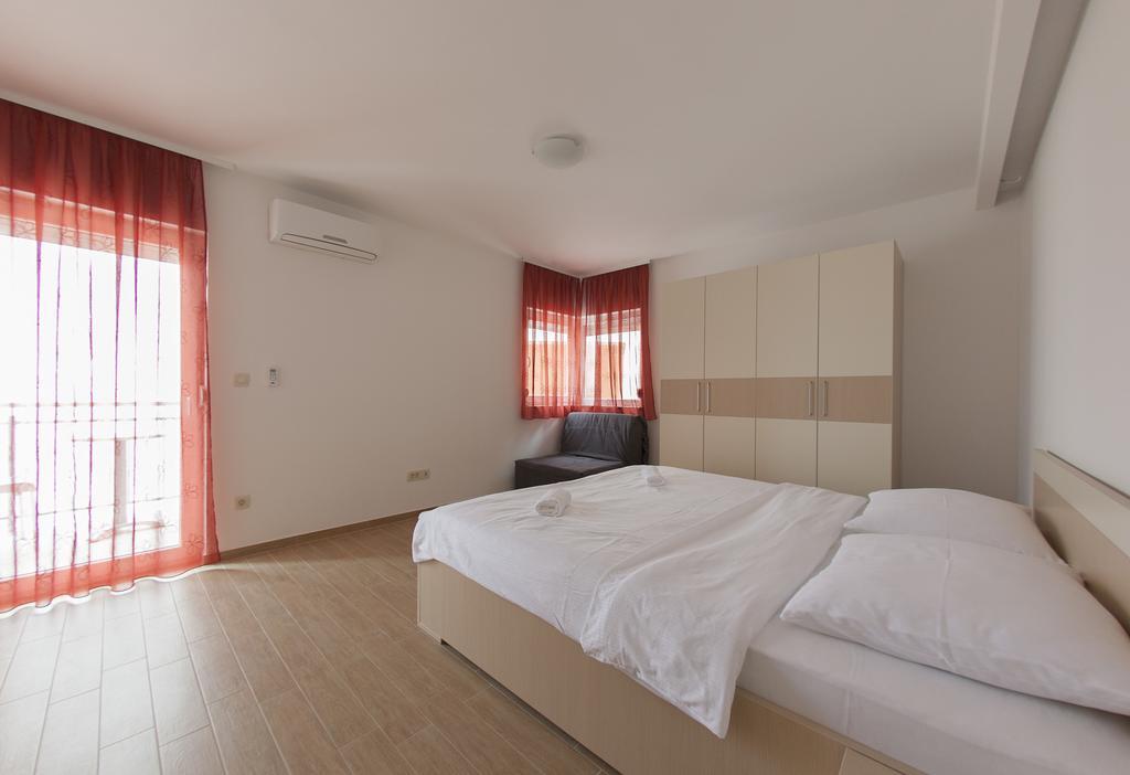 Apartments Villa Klara Baška Voda Eksteriør billede